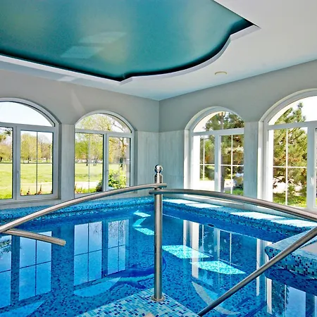 מלון Xavin Wellness & Restaurant 4*