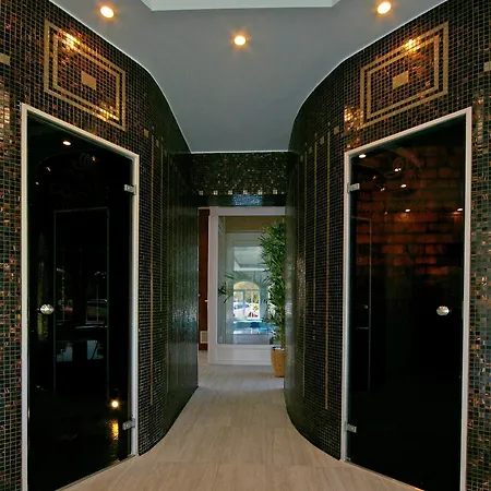 Xavin Wellness & Restaurant ホテル