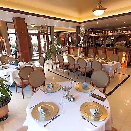 Xavin Wellness & Restaurant 호텔