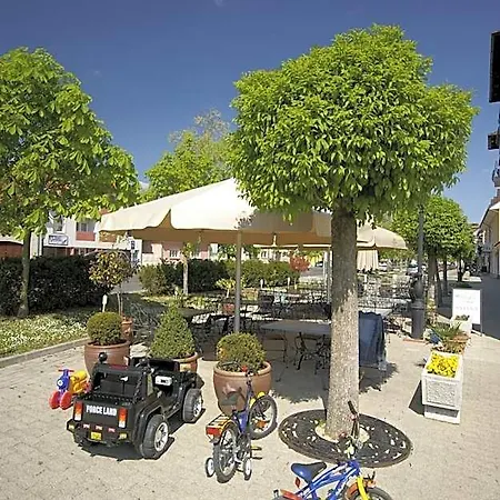 Hotel Xavin Wellness & Restaurant 4*