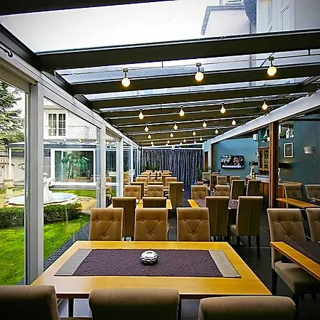 Xavin Wellness & Restaurant 호텔 하르카니