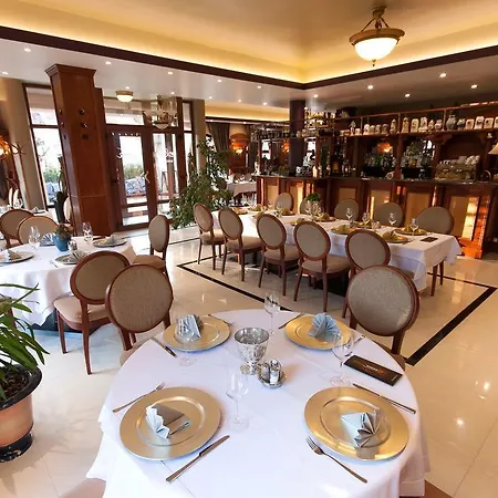 Hotell Xavin Wellness & Restaurant Harkány