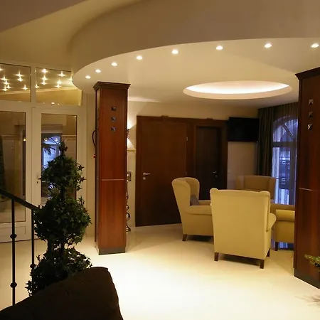 Xavin Wellness & Restaurant Hotell 4*