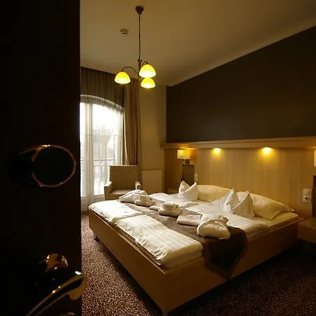Xavin Wellness & Restaurant מלון