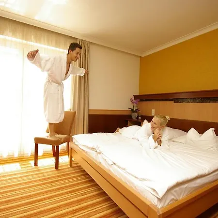 Xavin Wellness & Restaurant Hotel 4*