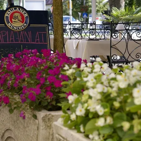 Xavin Wellness & Restaurant Hotel