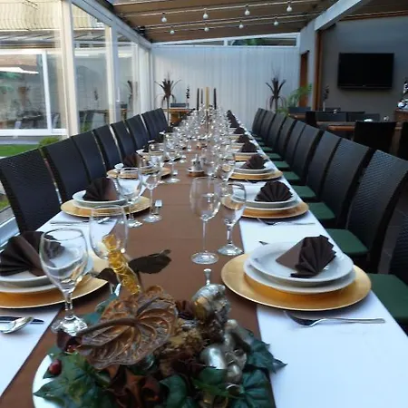 Xavin Wellness & Restaurant 호텔