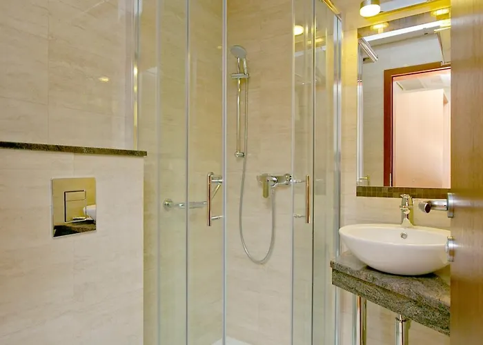 Xavin Wellness & Restaurant 4*