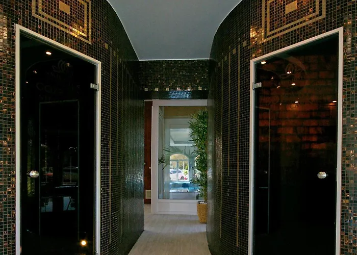 Xavin Wellness & Restaurant מלון