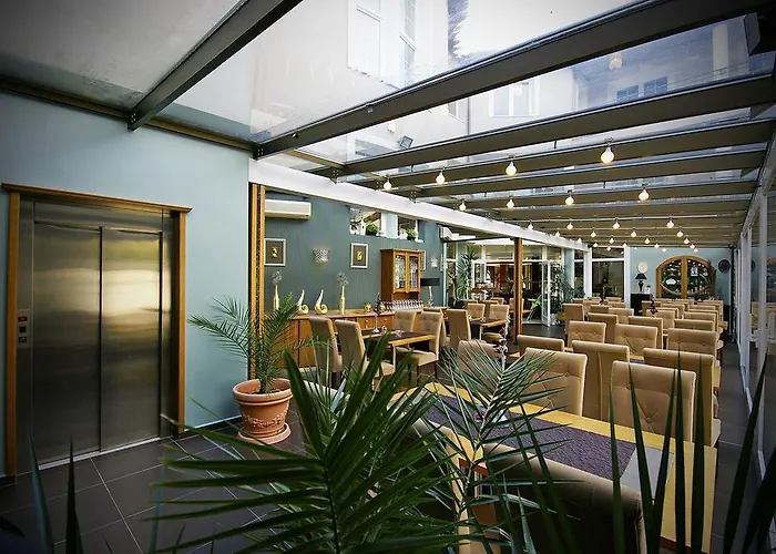 מלון Xavin Wellness & Restaurant