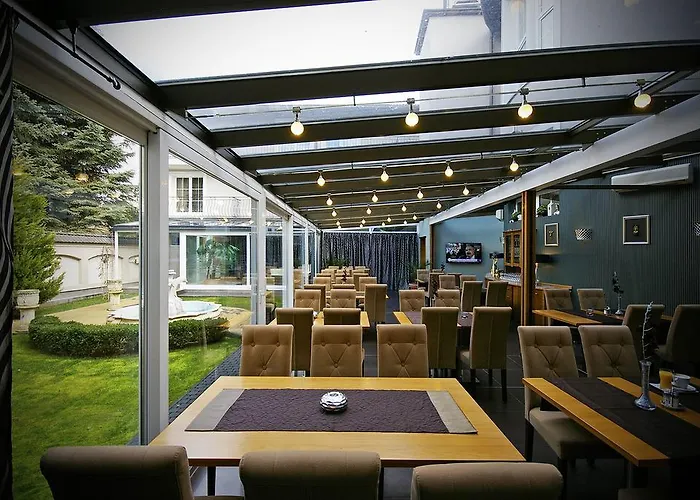 Xavin Wellness & Restaurant מלון Harkány
