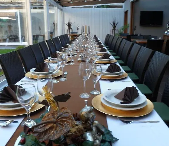 Xavin Wellness & Restaurant מלון