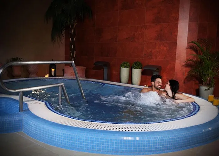 מלון Xavin Wellness & Restaurant 4*
